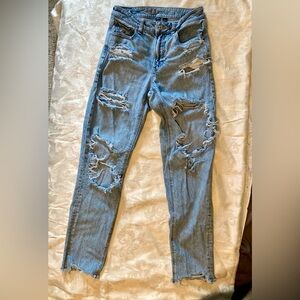 American Eagle Outfitters Light Blue Distressed Mom AE Jeans. Sz 2